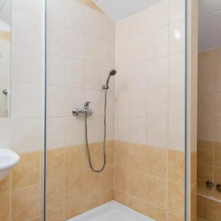 Rona Volta Apartamento Pula